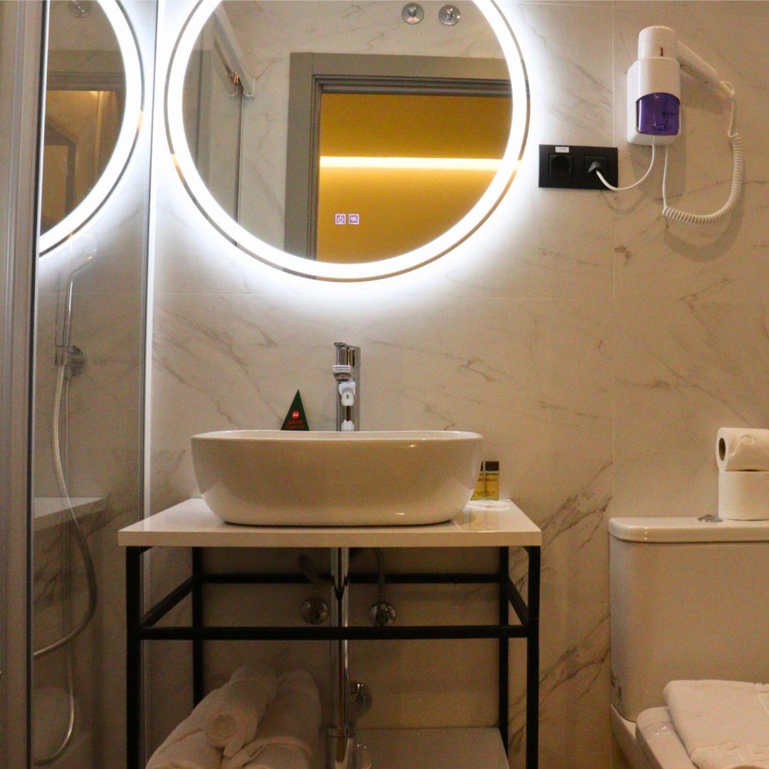 Hostal La Rua-Montera Мадрид Екстериор снимка