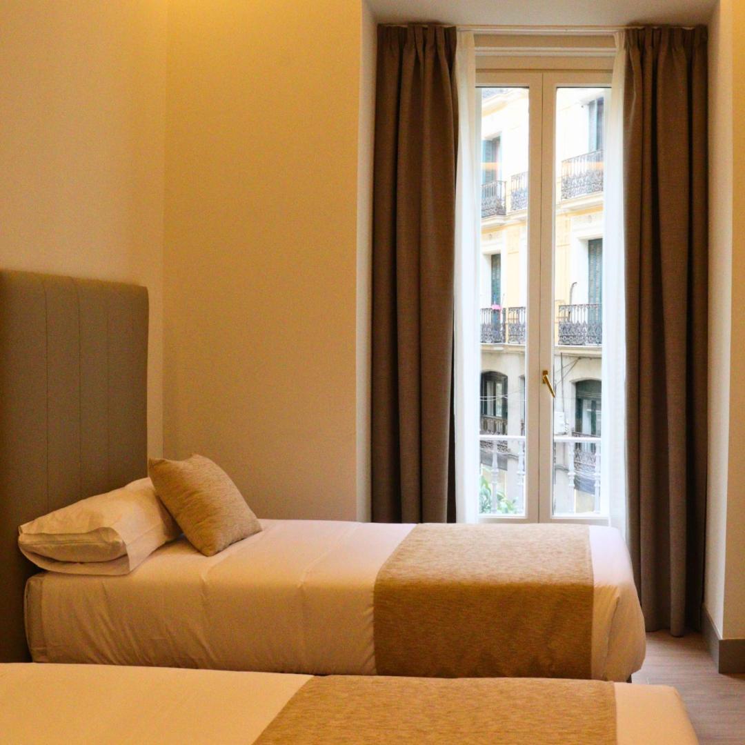 Hostal La Rua-Montera Мадрид Екстериор снимка
