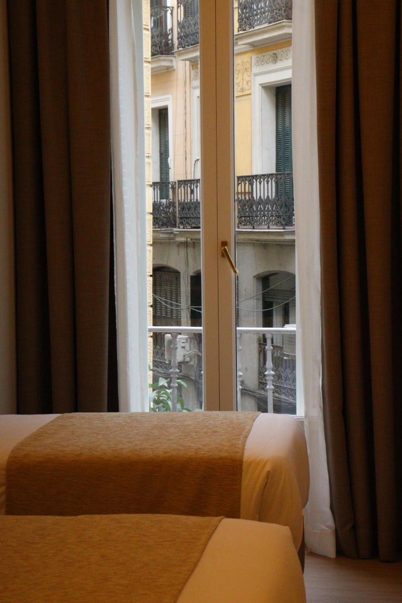 Hostal La Rua-Montera Мадрид Екстериор снимка